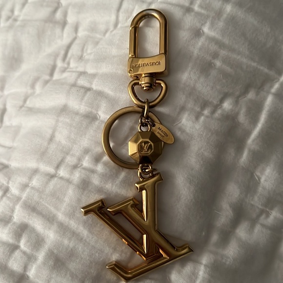 Louis Vuitton LV Facettes key ring and charm!   Like new. - Picture 3 of 5